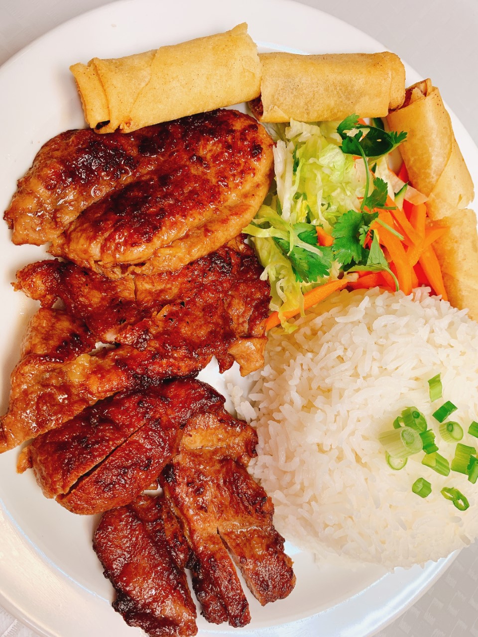 Grilled pork rice plate